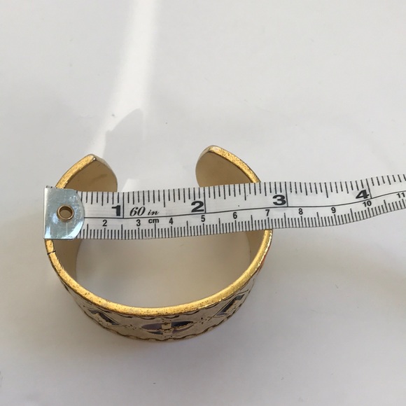 Rustic gold tone cuff bracelet - Picture 5 of 6